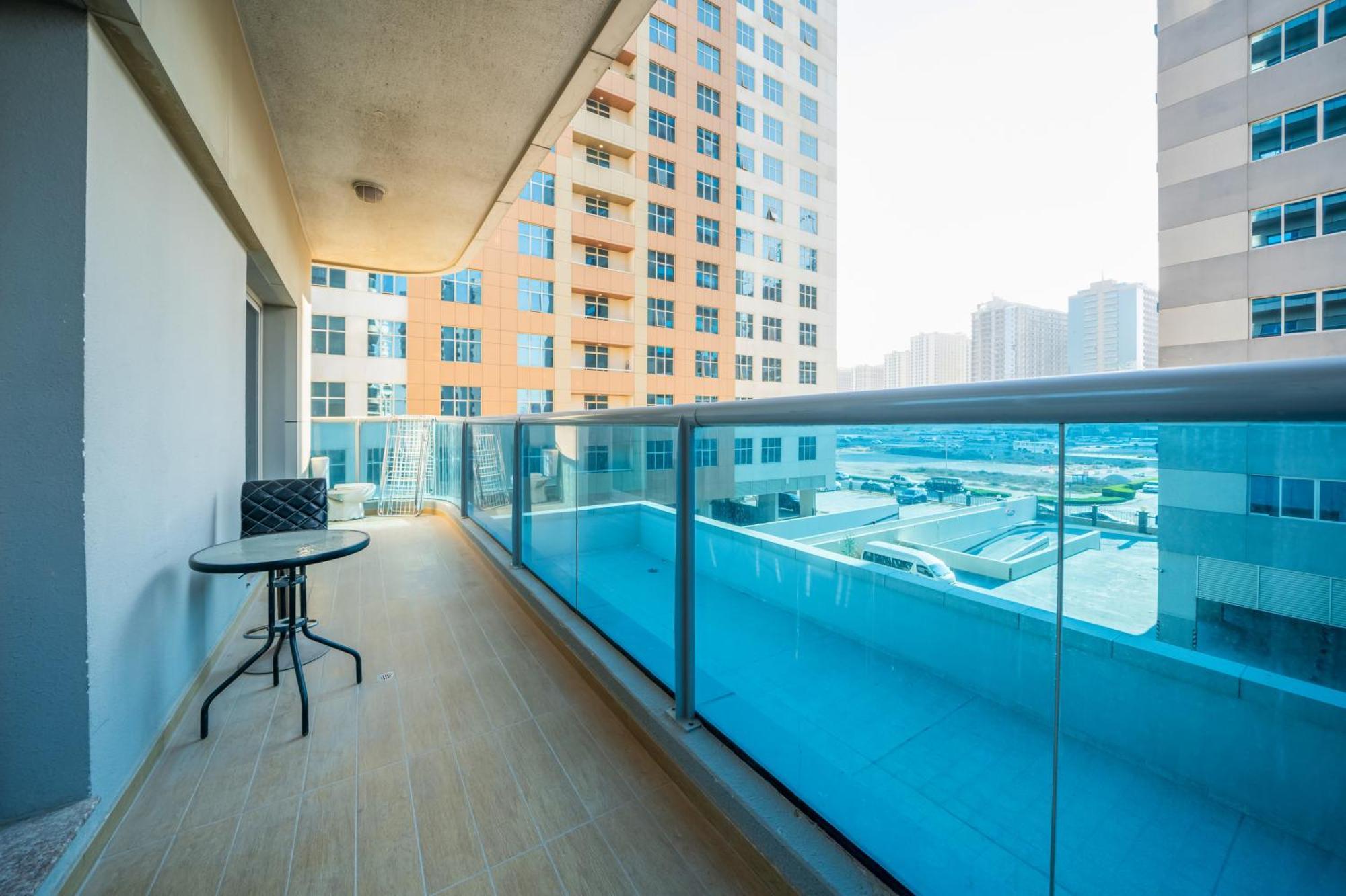 Live spacious 3BR apartment all En Suite&Balcony Dubái Exterior foto