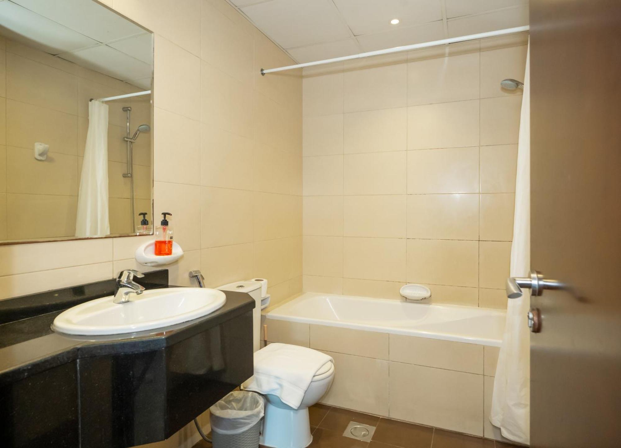 Live spacious 3BR apartment all En Suite&Balcony Dubái Exterior foto
