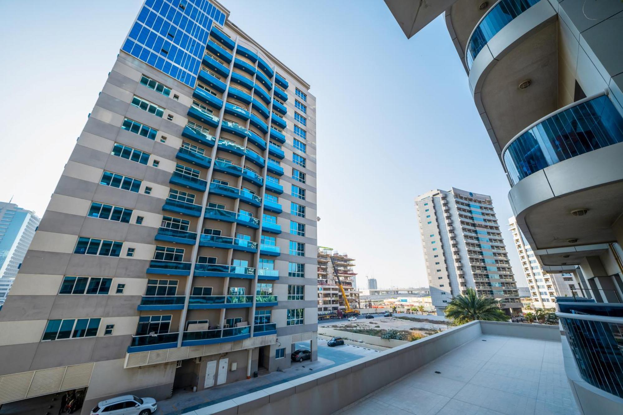 Live spacious 3BR apartment all En Suite&Balcony Dubái Exterior foto